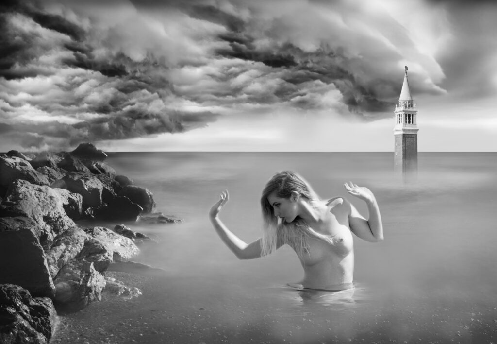 Nudo artistico Fotografia surrealista contemporanea Beauty in a strange Venice Marco Rizzo